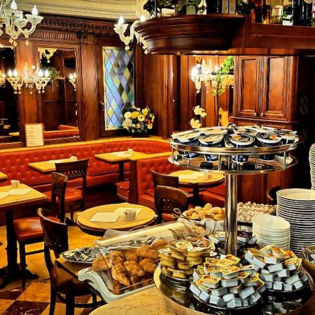 Hotel Lux Venesia Bagian luar foto