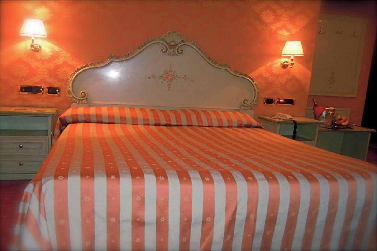 Hotel Lux Venesia Bagian luar foto
