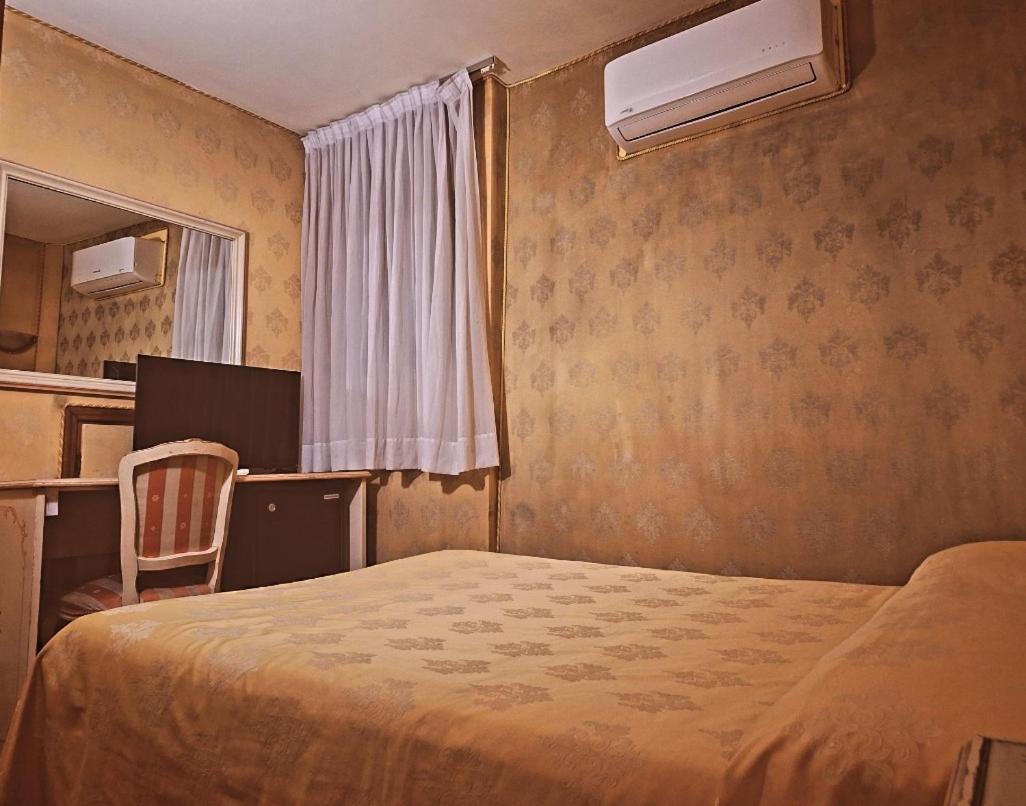 Hotel Lux Venesia Bagian luar foto