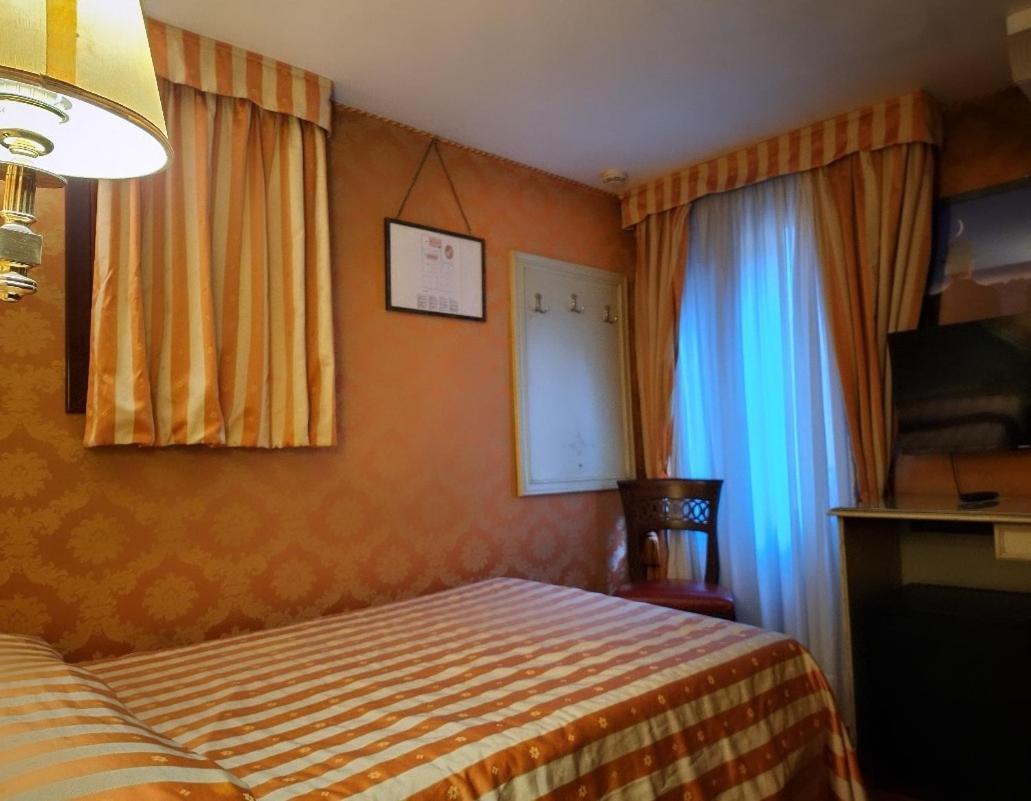 Hotel Lux Venesia Bagian luar foto