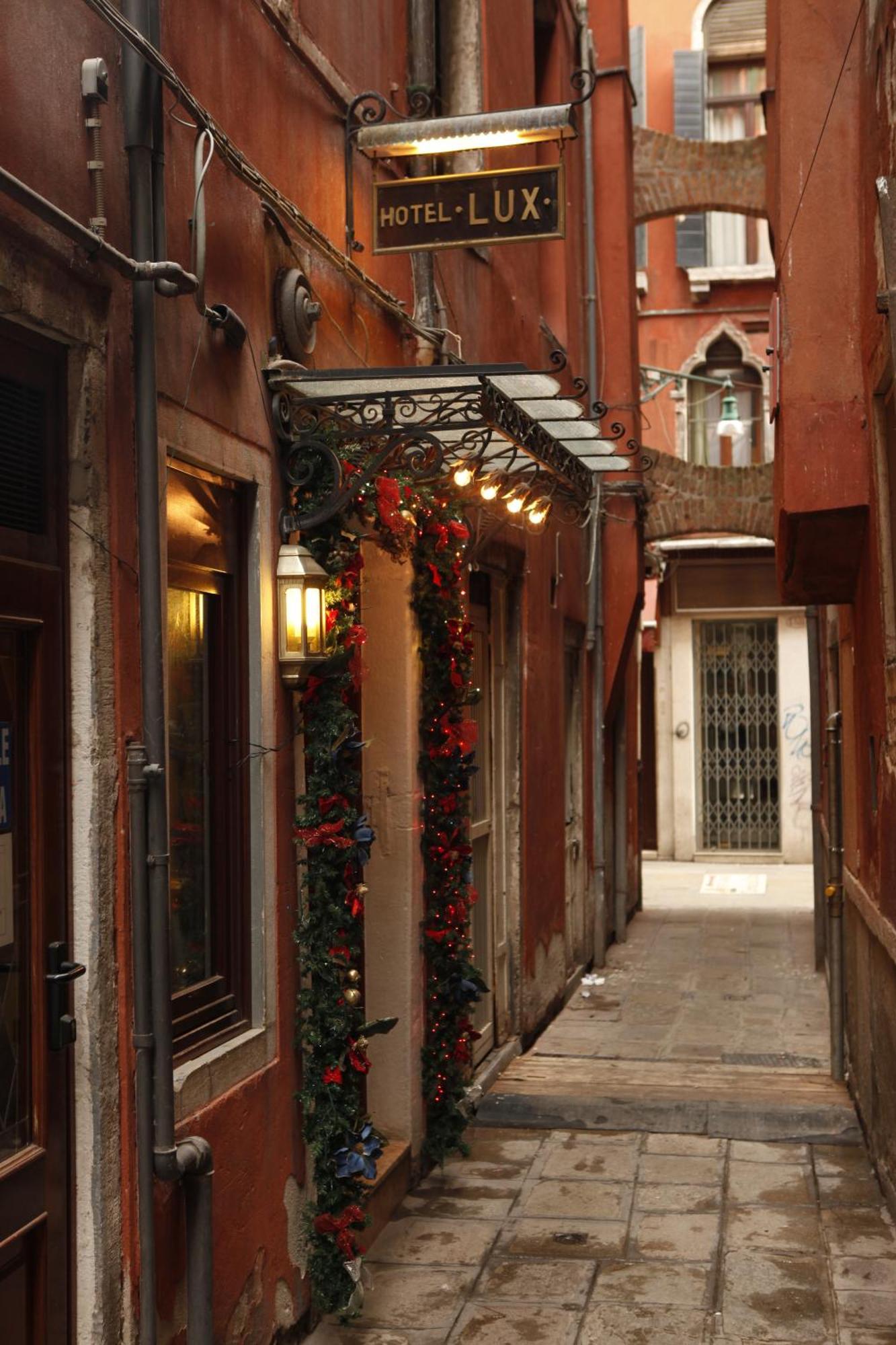 Hotel Lux Venesia Bagian luar foto