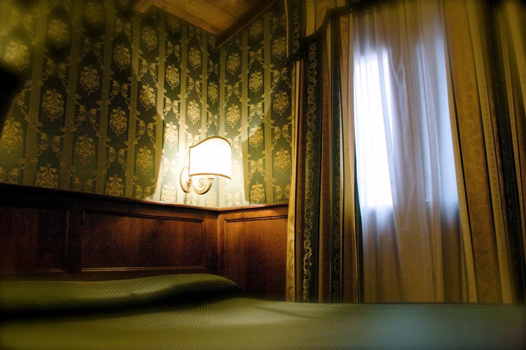 Hotel Lux Venesia Bagian luar foto
