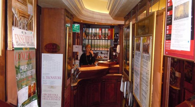 Hotel Lux Venesia Bagian luar foto