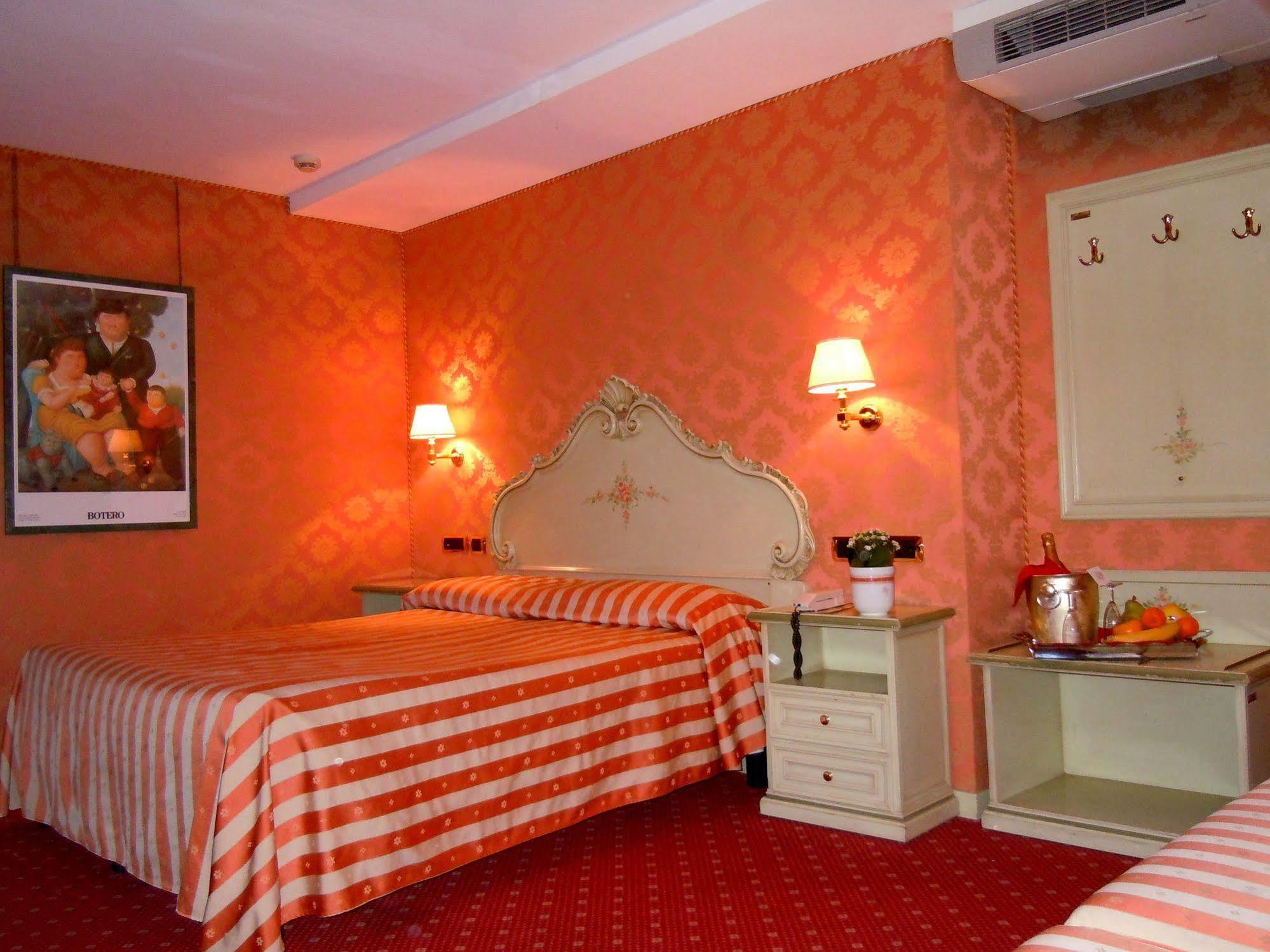 Hotel Lux Venesia Bagian luar foto