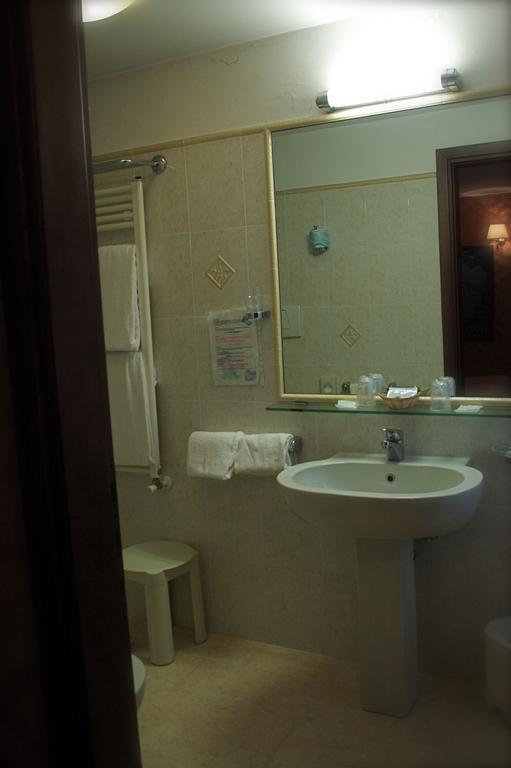 Hotel Lux Venesia Bagian luar foto