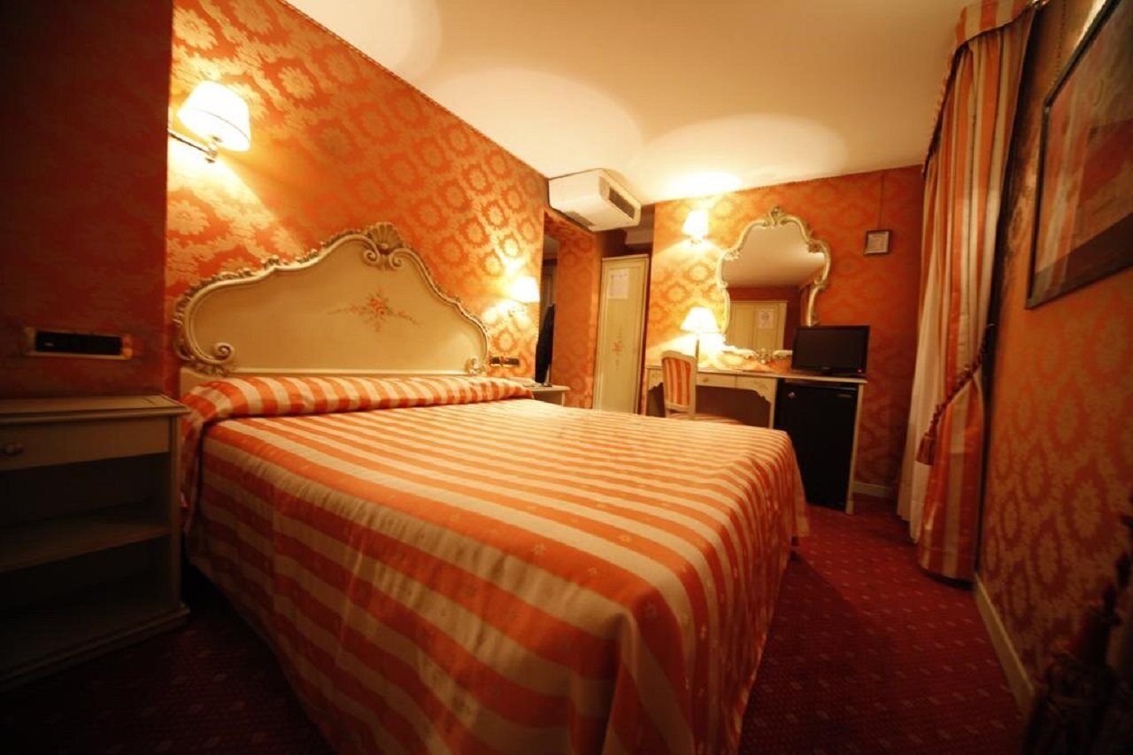 Hotel Lux Venesia Bagian luar foto